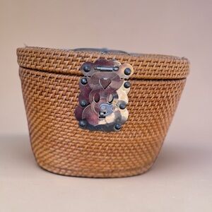 Chinese Wicker Travel Basket for Teapot and Cups Padded Green VelvetFabric Liner